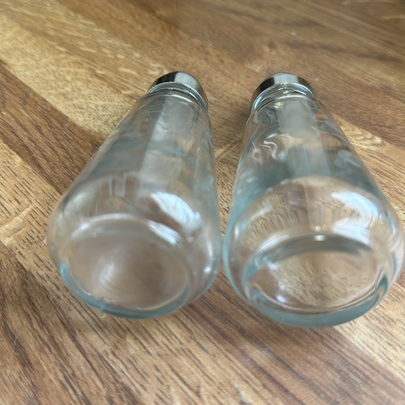 Princess House Vintage Crystal Heritage Etched Salt and Pepper Shaker Set - Picture 3 of 8